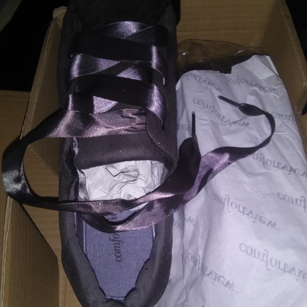 Comfortview tennis shoes